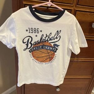Gap Kids boys basketball shirt, size 6-7, white w/ navy blue trim, short sleeve